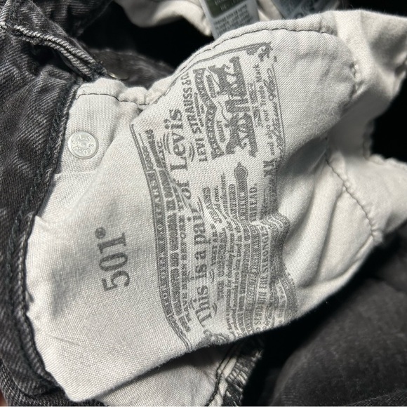 Levi's 501 High Rise Black Ripped Distressed Straight Jean Women’s Size 28” - Picture 7 of 7